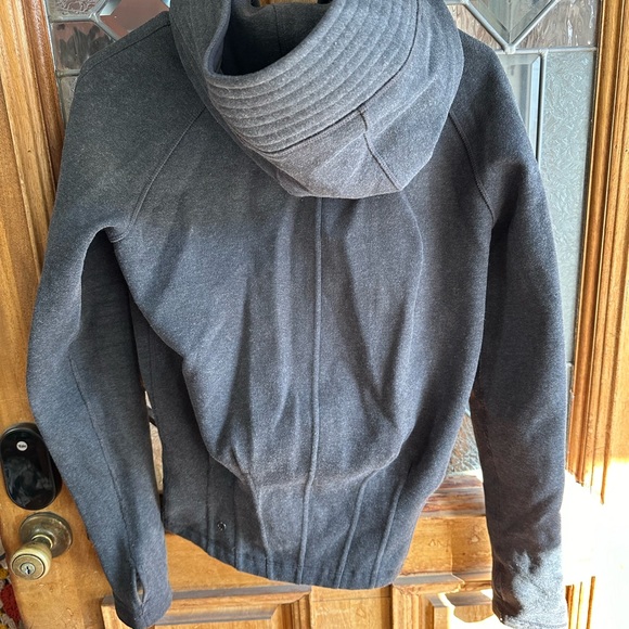 Lululemon charcoal grey hooded jacket - Picture 5 of 8